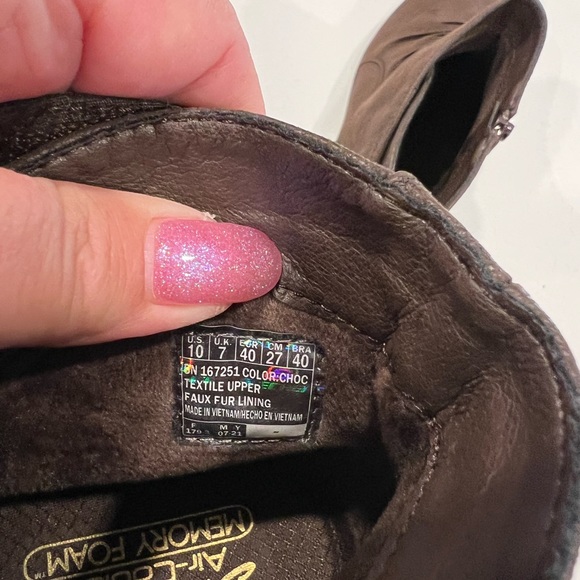 Sketchers size 10 booties - Picture 7 of 7